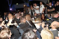 Horst Seehofer Facebook Party in München P1 - Großes Gedränge beim Eingang durch die vielen Medienvertreter