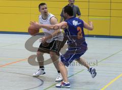 Basketball - ESV Ingolstadt - Kaufbeuren - links Markus Hedmanczyk