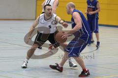 Basketball - ESV Ingolstadt - Kaufbeuren - links Christian Bernhard