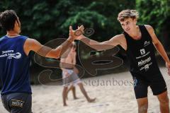Beachvolleyball Turnier - BVV Beach Cup Ingolstadt - Kim Huber (blaues Trikot) Ingolstadt und Tobias Besenböck  (schwarzes Trikot) ASV Dachau