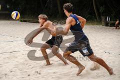 Beachvolleyball Turnier - BVV Beach Cup Ingolstadt - Kim Huber (blaues Trikot) Ingolstadt und Tobias Besenböck  (ohne Trikot) ASV Dachau