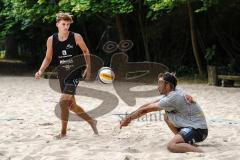 Beachvolleyball Turnier - BVV Beach Cup Ingolstadt - Kim Huber (graues Trikot) Ingolstadt und Tobias Besenböck  (schwarzes Trikot) ASV Dachau
