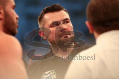 Fight-Night Profi-Boxen - München - Astrit Klimenta (weiße Hose Austria) gegen Andrej Pesic (schwarze Hose Serbien), Münchener Trainer Alexander Petkovic