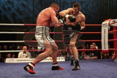 Fight-Night Profi-Boxen - München - Astrit Klimenta (weiße Hose Austria) gegen Andrej Pesic (schwarze Hose Serbien)