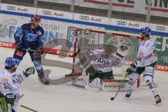 DEL - Eishockey - Saison 2020/21 - ERC Ingolstadt - Augsburger Panther - Daniel Pietta (#86 ERCI) fäscht den Puck ab - Oliver Roy Torwart (#31 Augsburg) - Foto: Jürgen Meyer