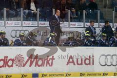 DEL - ERC Ingolstadt - Augsburg Panther - Cheftrainer Larry Huras an der Bank ratlos