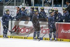 DEL - Eishockey - ERC Ingolstadt - Kölner Haie - Saison 2015/2016 - Abklatschen an der Bande nach dem 3:1 von Jared Ross (#42 ERC Ingolstadt) - Foto: Jürgen Meyer