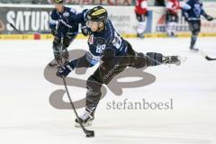 DEL - Eishockey - ERC Ingolstadt - Kölner Haie - Saison 2015/2016 - Brandon McMillan (ERC Ingolstadt) beim warm machen - Foto: Jürgen Meyer