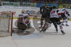 DEL - Eishockey - ERC Ingolstadt - Kölner Haie - Saison 2015/2016 - Brian Lebler (#7 ERC Ingolstadt) - Brandon McMillan (ERC Ingolstadt) - Gustaf Wesslau (#29 Köln) - Foto: Jürgen Meyer