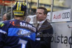 DEL - Eishockey - Saison 2018/2019 - ERC Ingolstadt - Schwenninger Wild Wings - Tim Regan (Co-Trainer ERCI) - spricht mit Colton Jobke (#7 ERCI) - Foto: Meyer Jürgen