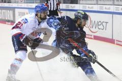 Im Bild: Nico Krämmer (#21 Adler Mannheim) und Mirko Höfflin (#92 ERC)

Eishockey - Herren - DEL - Saison 2019/2020 -  ERC Ingolstadt - Adler Mannheim - Foto: Ralf Lüger