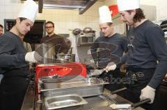 ERC Ingolstadt - Pantherdinner - Ian Gordon, Kris Sparre und Jeff Likens in der Küche
