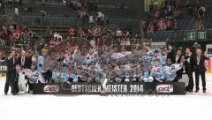 DEL - Playoff Finale - Kölner Haie KEC - ERC Ingolstadt - Deutscher Meister 2014 - Mannschaftsfoto Meister Pokal Cup 2014 Jubel Lanxess Arena