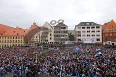 DEL - ERC Ingolstadt - Deutscher Meister 2014 - Eishockey - Meisterschaftsfeier - Ingolstadt Rathausplatz - Fans Fanmeile Fahnen Jubel