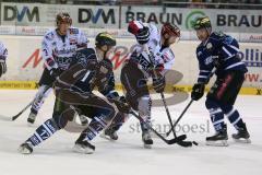 DEL - Eishockey - PlayOff - ERC Ingolstadt - Iserlohn Roosters - 1. Spiel - Petr Taticek (ERC 17) und rechts Ryan MacMurchy (ERC 27)
