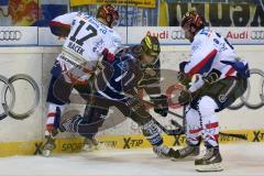 DEL - Eishockey - PlayOff - ERC Ingolstadt - Iserlohn Roosters - 1. Spiel - Christoph Gawlik (ERC 19) links Macek Brooks (Iserlohn 17)