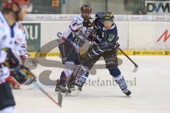 DEL - Eishockey - PlayOff - ERC Ingolstadt - Iserlohn Roosters - 1. Spiel - Zweikampf Patrick Hager (ERC 52)