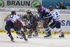 DEL - Eishockey - PlayOff - ERC Ingolstadt - Iserlohn Roosters - 1. Spiel - Kampf um den Puck Lavallée Kevin (Iserlohn 20) Christoph Gawlik (ERC 19) Jeffrey Szwez (ERC 10) Raedeke Brent (Iserlohn 9)