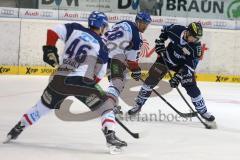DEL - Eishockey - Finale 2015 - Spiel 2 - ERC Ingolstadt - Adler Mannheim - Patrick Hager (ERC 52) zieht ab Frank Mauer (MAN 28) Jon Rheault (MAN 46) Tor wird nicht gegeben