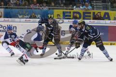 DEL - Eishockey - Finale 2015 - Spiel 2 - ERC Ingolstadt - Adler Mannheim - Bully Kampf um Puck Petr Taticek (ERC 17) Thomas Greilinger (ERC 39) Robert Raymond (MAN 21) links