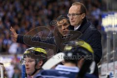 DEL - Eishockey - PlayOff - ERC Ingolstadt - Iserlohn Roosters - 1. Spiel - Co-Trainer Emanuel Viveiros und Cheftrainer Larry Huras