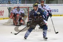 DEL - Eishockey - Playoff - Spiel 5 - ERC Ingolstadt - Iserlohn Roosters - Brendan Brooks (ERC 49) vor dem Tor von Torwart Dshunussow Daniar (Iserlohn 30)