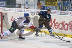 DEL - Eishockey - Finale 2015 - Spiel 2 - ERC Ingolstadt - Adler Mannheim - rechts Patrick Hager (ERC 52) und Marcus Kink (MAN 17)
