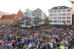 Rathausplatz Ingolstadt - ERC Ingolstadt - Vizemeisterschaftsfeier 2015 - 3000 Fans auf dem Rathausplatz