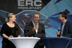 Saisoneröffnung ERC Ingolstadt - Moderatorin Conny Oberhofes - ERC Ingolstadt Trainer Larry Huras - Moderator Bernhard Mahler - Foto: Jürgen Meyer
