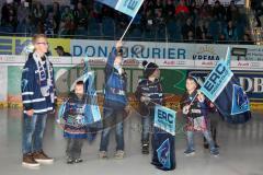 DEL - Eishockey - ERC Ingolstadt - Hamburg Freezers - Saison 2015/2016 - Kids stehen Spalier beim Einlaufen - Fan - Foto: Meyer Jürgen