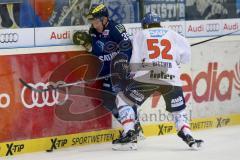 DEL - Eishockey - ERC Ingolstadt - Adler Mannheim - Saison 2015/2016 - Thomas Greilinger (#39 ERC Ingolstadt) - Bittner Dominik (#52 Mannheim) - Foto: Jürgen Meyer