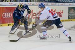 DEL - Eishockey - ERC Ingolstadt - Adler Mannheim - Saison 2015/2016 - Alexander Barta (#92 ERC Ingolstadt) - Richmond Daniel (#19 Mannheim) - Foto: Meyer Jürgen