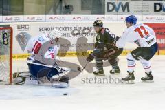 DEL - Eishockey - ERC Ingolstadt - Adler Mannheim - Saison 2015/2016 - Brandon Buck (#9 ERC Ingolstadt) - Emery Raymond Torwart(#30 Mannheim) - Carle Mathieu (#72 Mannheim) - Foto: Meyer Jürgen