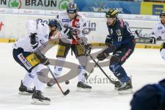 DEL - Eishockey - ERC Ingolstadt - Eisbären Berlin - Saison 2015/2016 - Vehanen Petri Torwart (#31 Berlin) - Haase Henry (#4 Berlin) - Petr Taticek (#17 ERC Ingolstadt) -  Foto: Meyer Jürgen