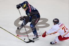 DEL - Eishockey - ERC Ingolstadt - Düsseldorfer EG - Saison 2015/2016 - Brian Lebler (#7 ERC Ingolstadt) - Travis Turmbull #71 DEG - Foto: Jürgen Meyer