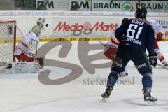 DEL - Eishockey - ERC Ingolstadt - Düsseldorfer EG - Saison 2015/2016 - David Elsner (#61 ERC Ingolstadt) mit der Chance zum 1:0 Führungstreffer - Niederberger Mathias Torwart DEG - Foto: Jürgen Meyer