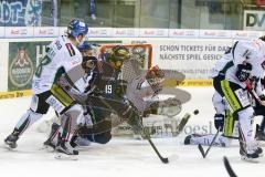 DEL - Eishockey - ERC Ingolstadt - Augsburger Panther - Saison 2015/2016 - Danny Irmen (#19 ERC Ingolstadt) - Ben Meisner Torwart (#30 Augsburg)  - Foto: Meyer Jürgen