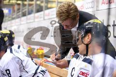 DEL - Eishockey - ERC Ingolstadt - Orli Znojmo - Saison 2015/2016 - Testspiel - Co-Trainer Joseph „Peppi“ Heiß (ERC) mit Patrick Köppchen (ERC 55)