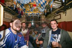 DEL - Eishockey - ERC Ingolstadt - Sonderzug nach Berlin - Saison 2016/2017 - Fans im Zug - Abteil - Foto: Meyer Jürgen -