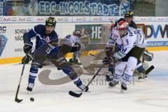 DEL - Eishockey - ERC Ingolstadt - Schwenninger Wild Wings - John Laliberte (ERC 15) und rechts Will Acton