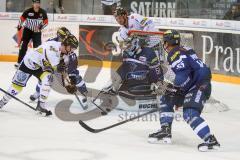 DEL - Eishockey - ERC Ingolstadt - Krefeld Pinguine - Saison 2016/2017 - Timo Pielmeier Torwart (#51 ERCI) - Patrick Köppchen (#55 ERCI) - Lukas Koziol (#96 Krefeld) - Foto: Meyer Jürgen