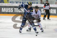 DEL - Eishockey - ERC Ingolstadt - Straubing Tigers - Saison 2016/2017 - Darryl Boyce (#10 ERCI)  - Cornell Mike (#36 Straubing) -  Foto: Meyer Jürgen