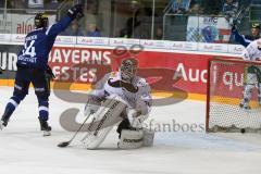 DEL - Eishockey - ERC Ingolstadt - Augsburger Panther - Saison 2016/2017 - Dustin Friesen (#14 ERCI) mit dem 1:1 Ausgleichstreffer - Jubel - Ben Meisner Torwart (#30 Augsburg) - Foto: Meyer Jürgen