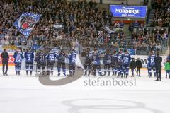 DEL - Eishockey - ERC Ingolstadt - Eisbären Berlin - Saison 2016/2017 - Die Mannschaft bedankt sich bei den Fans nach dem Spiel - Banner - Spruchband - Weihnachten - Jubel - Foto: Meyer Jürgen