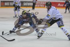 DEL - Eishockey - ERC Ingolstadt - Krefeld Pinguine - Saison 2016/2017 - Brandon Buck (#9 ERCI) - Marcel Müller (#9 Krefeld) - Foto: Meyer Jürgen