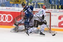 DEL - Eishockey - ERC Ingolstadt - Schwenninger Wild Wings - Saison 2016/2017 - John Laliberte (#15 ERCI) - 56 Kalle Kaijomaa (Schwenninger Wild Wings) - Foto: Meyer Jürgen