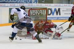 DEL - Eishockey - ERC Ingolstadt - Fischtown Pinguins - Saison 2016/2017 - Thomas Greilinger (#39 ERCI) - Jerry Kuhn (Torwart #35 Bremerhaven) - Foto: Meyer Jürgen