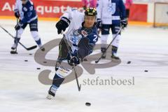 DEL - Eishockey - ERC Ingolstadt - Fischtown Pinguins - Saison 2016/2017 - Patrick McNeill (#2 ERCI) beim warm machen - Foto: Meyer Jürgen