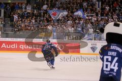 DEL - Eishockey - ERC Ingolstadt - Krefeld Pinguine - Saison 2016/2017 - Petr Pohl (#33 ERCI) bedankt sich bei den Fans`s - Jubel - Foto: Meyer Jürgen