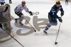 DEL - Eishockey - ERC Ingolstadt - Schwenninger Wild Wings - Saison 2016/2017 - Thomas Oppenheimer (#8 ERCI) - 55 Tim Bender (Schwenninger Wild Wings) -  Foto: Meyer Jürgen